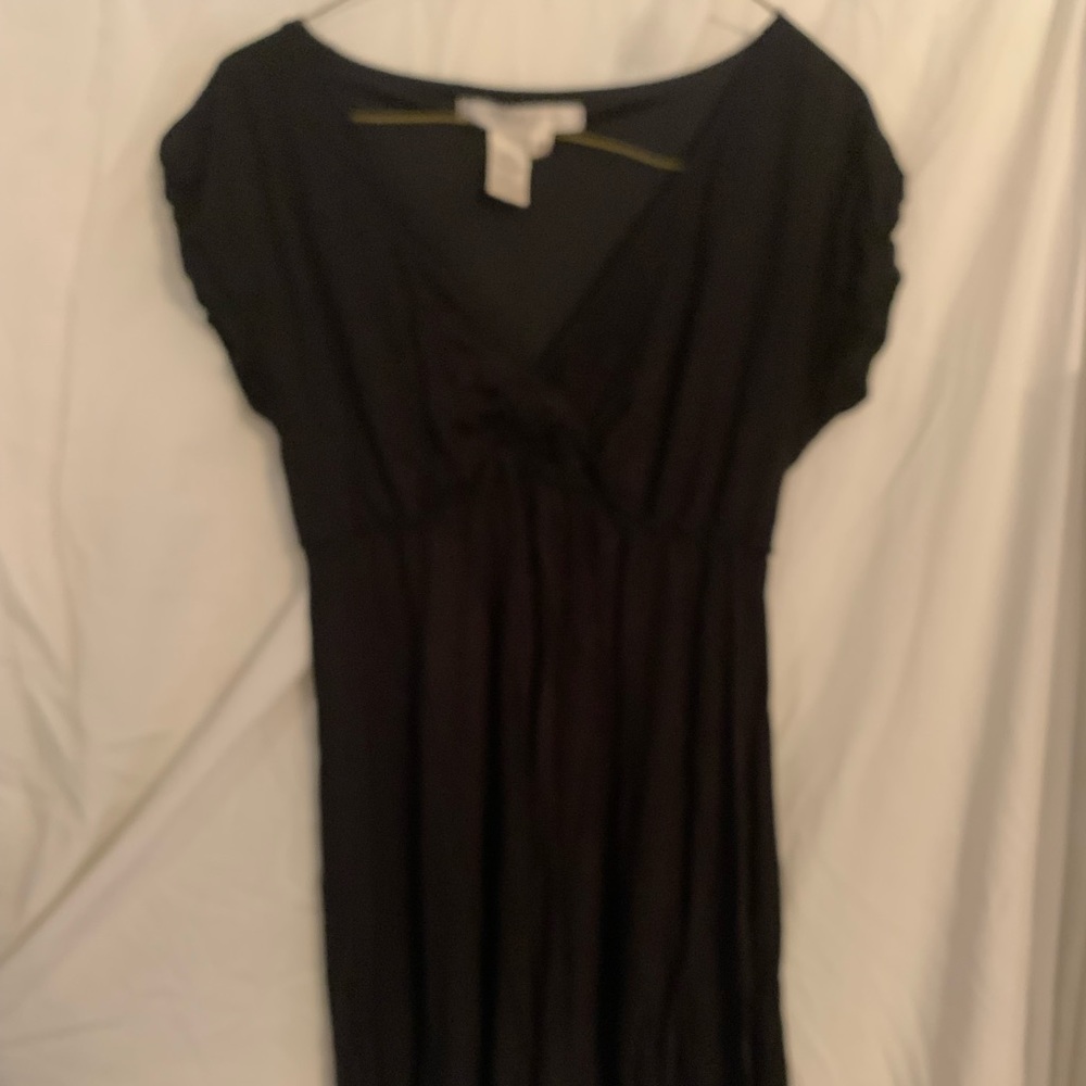 Cute little black dress that is fitting in the right places and not in others.